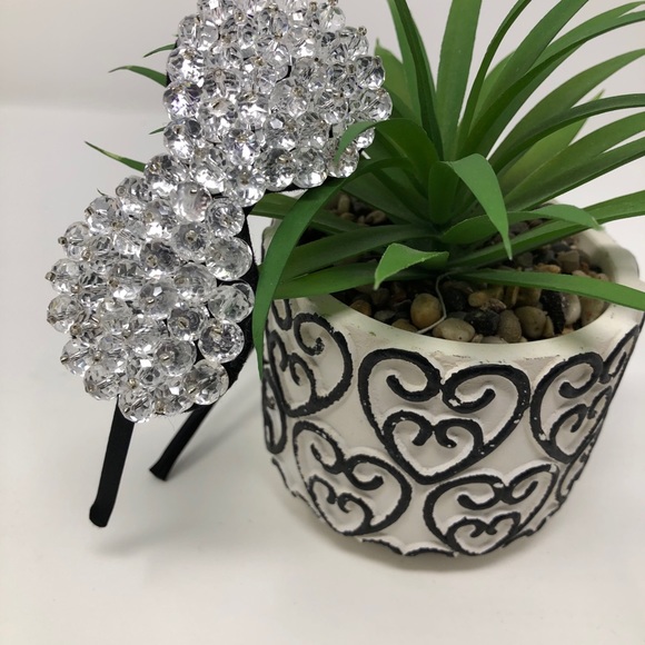 Fashion Accessory - Picture 5 of 5